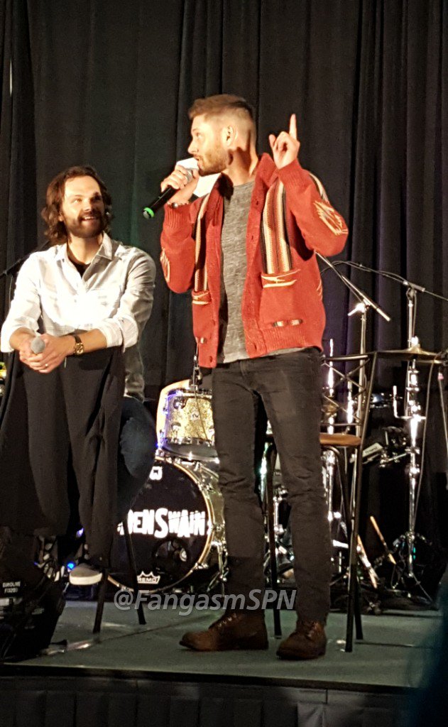 FangasmSPN's tweet photo. Daddy Jensen giving JJ a lecture #SPNCHI @jarpad @JensenAckles https://t.co/hWDCQISrqK