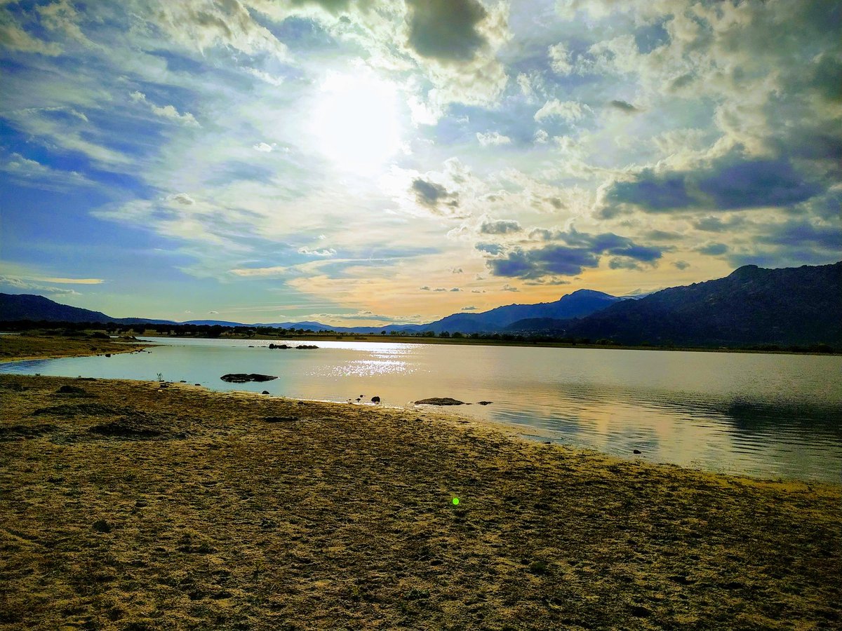 ElenaRBB9's tweet photo. #Madrid #embalse #sunday #filtros 🏍️🌷☁️🐴🐾👫 https://t.co/QOnAHj8TWs