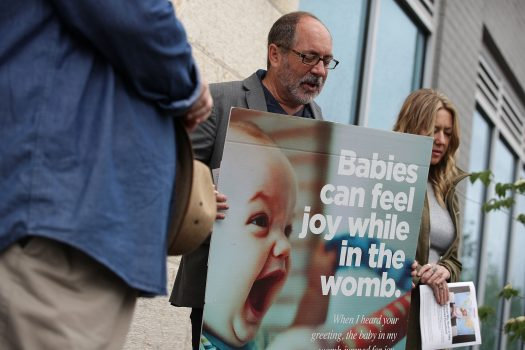 revmahoney's tweet photo. Love holding this sign in front of Planned Parenthood saying, "Babies can feel joy while in the womb." @UnplannedMovie #Prolife @AbbyJohnson @PPHeartland #ReplacePlannedParenthood @_AshleyBratcher https://t.co/1qyw5dG0Sp