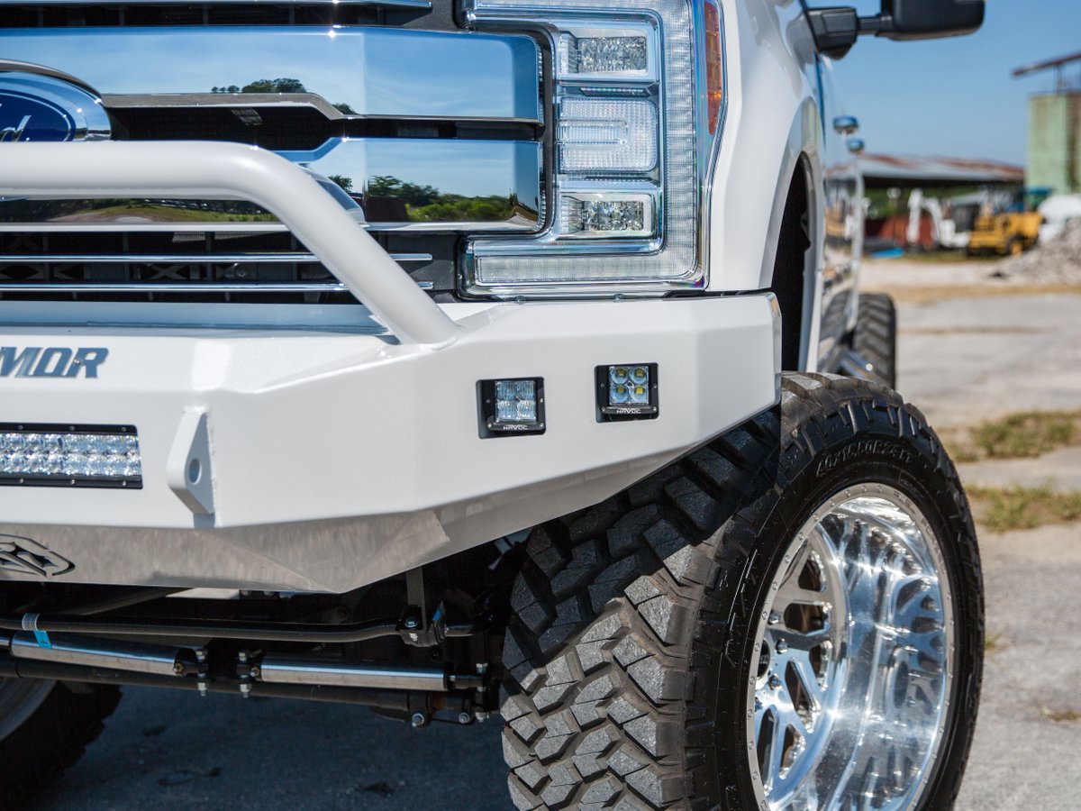 RealTruck's tweet photo. White and chrome 🙏 
@FuelOffroad  @NittoTire 
#roadarmor #fueloffroad #nittotires #fuelforged #24x14 https://t.co/FeCwTHmPuU