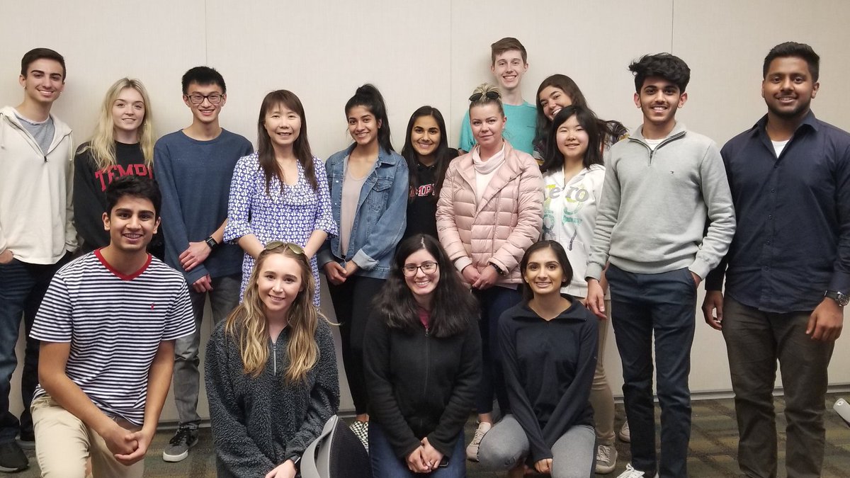 MiriamTingDMD's tweet photo. Building up young minds...a taste of periodontics as a specialty. Dr Miriam Ting was invited April 10th 2019 to share a periodontal topic with the Pre-dental student group at Temple University. 
#youngminds #dental  #specialty  #healthcare #templeuniversity #research #health https://t.co/IshqanGsBf