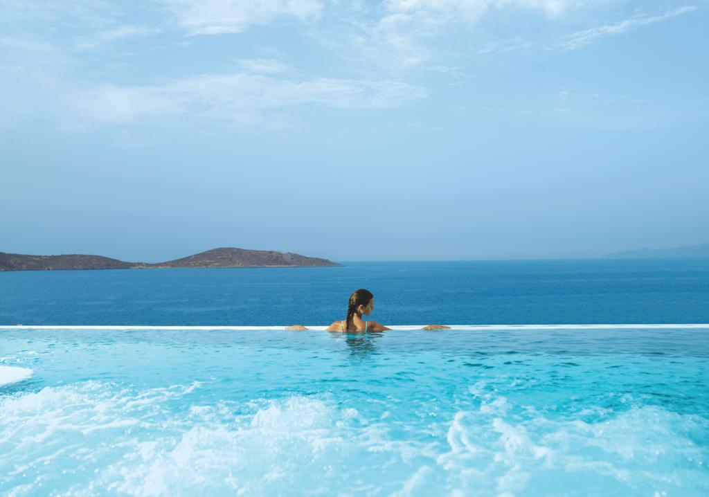 HolidayDeluxe's tweet photo. Porto Elounda Golf &amp; Spa Resort
The 5-star Porto Elounda Golf &amp; Spa Resort is located along the coast of Elounda. All rooms have views of Mirabello Bay. Guests can play golf or tennis on site, or relax at the awarded Six Senses Spa.
https://t.co/NQvuCaHIaI https://t.co/GCPC2ikW2p