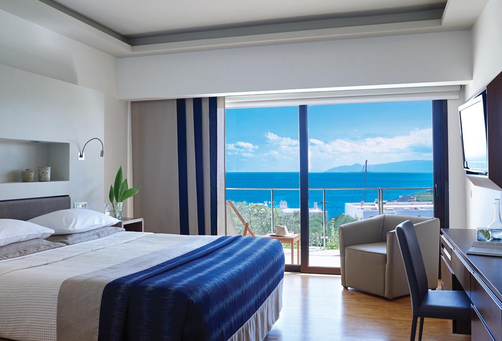 HolidayDeluxe's tweet photo. Porto Elounda Golf &amp; Spa Resort
The 5-star Porto Elounda Golf &amp; Spa Resort is located along the coast of Elounda. All rooms have views of Mirabello Bay. Guests can play golf or tennis on site, or relax at the awarded Six Senses Spa.
https://t.co/NQvuCaHIaI https://t.co/GCPC2ikW2p