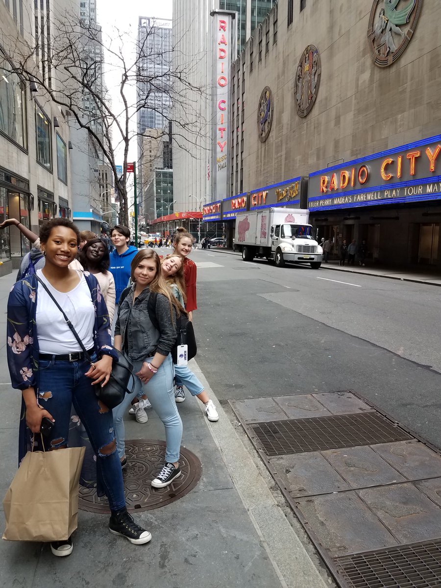 ChieftainVei's tweet photo. VE still going strong...making the most of their time in NY. Don't see this everyday. https://t.co/t9ToTRWh5M