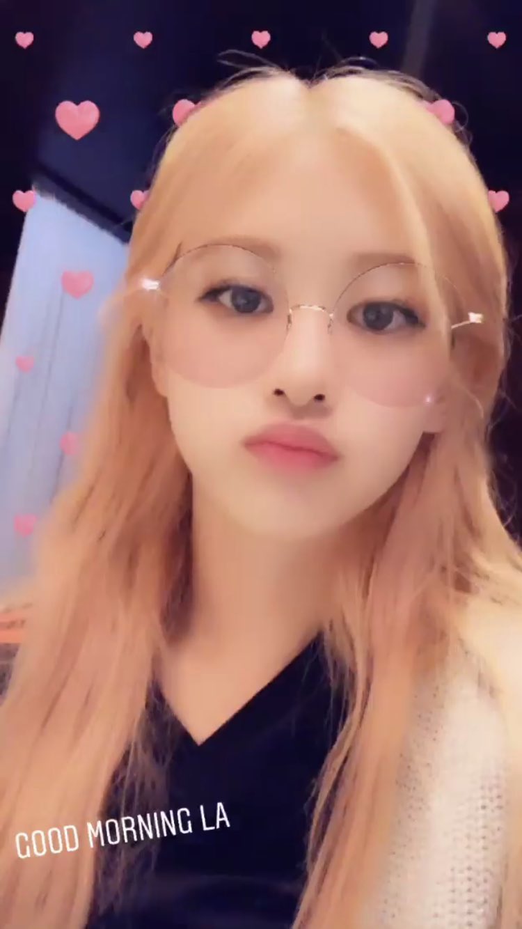 Nếu bạn đang tìm kiếm một tài khoản Twitter để follow và xem các bức ảnh đáng yêu của Blackpink Rosé, thì đừng bỏ qua tài khoản chính thức của cô nàng nhé! Với những bức ảnh tiết lộ cuộc sống thường ngày của Rosé cùng với thông tin mới nhất về nhóm Blackpink, bạn sẽ có những giây phút thật vui vẻ và thú vị.