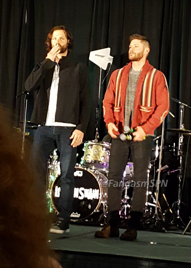 FangasmSPN's tweet photo. The boys thank the fans @jarpad @JensenAckles #SPNCHI https://t.co/cZSgNcoDzK