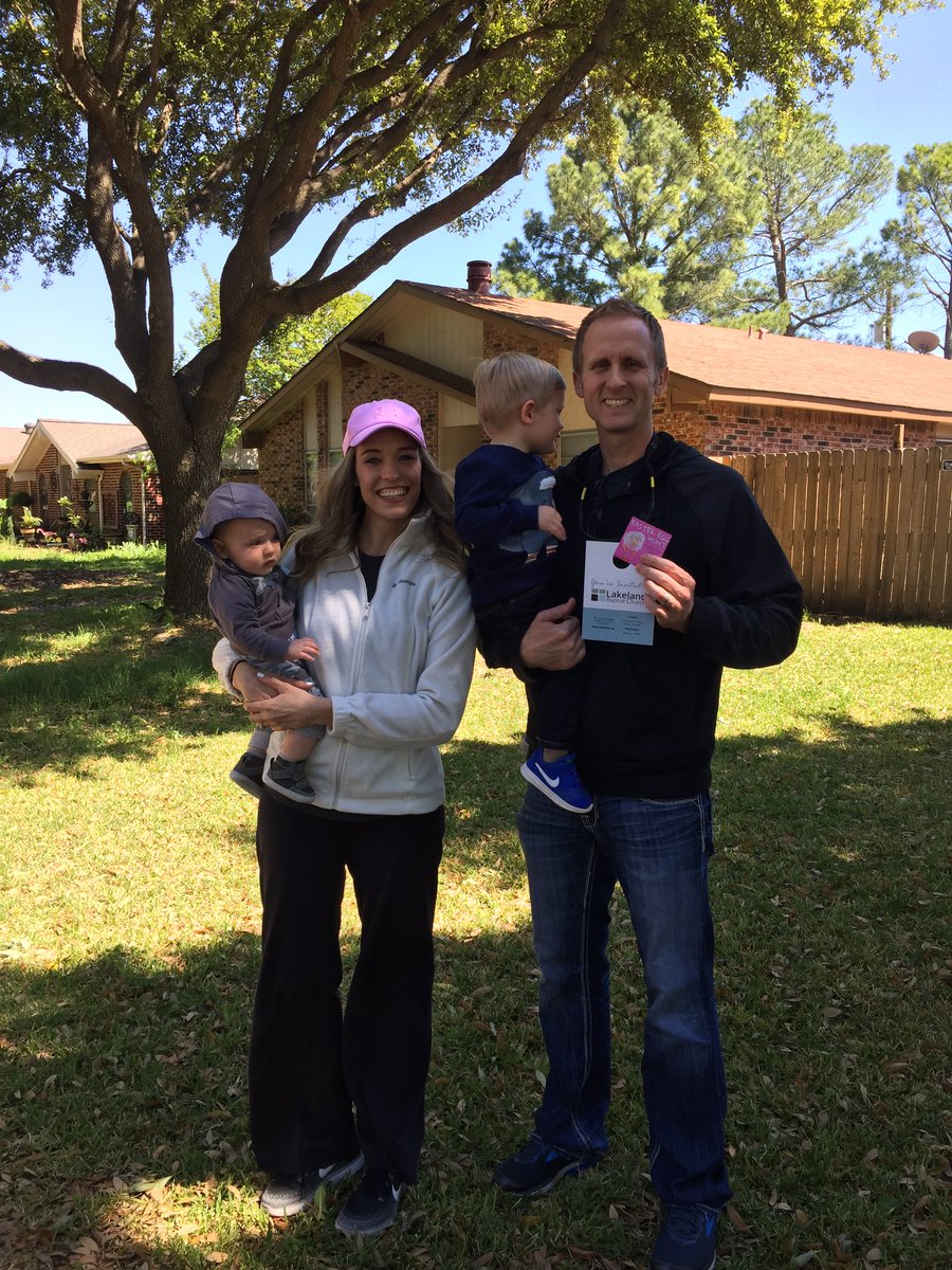 donaldlschmidt's tweet photo. Another Sunday to do door-to-door evangelism with our church and my family! We invited many to Easter Sunday service and had a couple great gospel conversations. I love the opportunity this gives us to train our children in witnessing. #OneForHim https://t.co/fErHvObMeV
