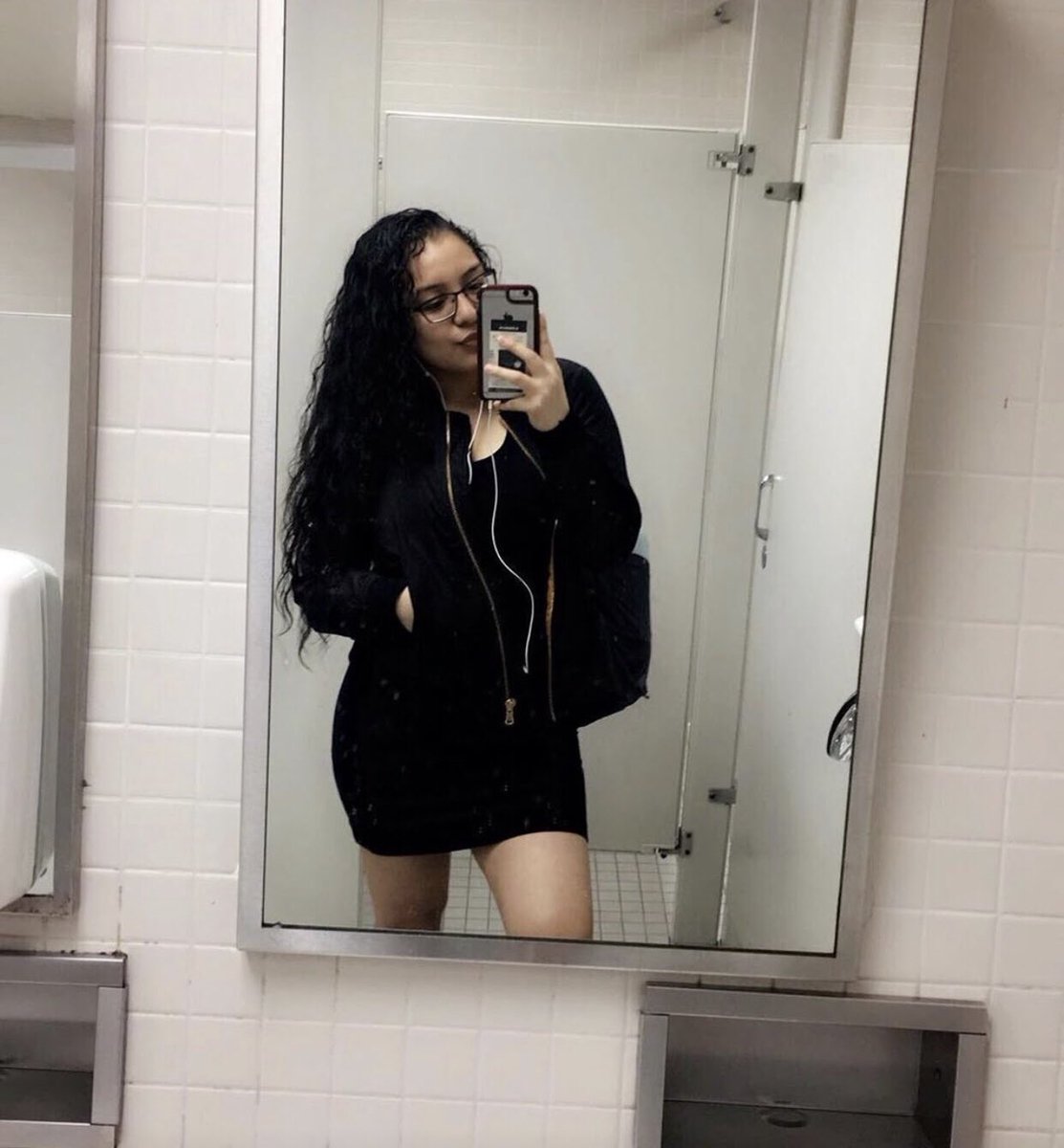 iIovesethcohen's tweet photo. happy birthday gisss🦋my go-to concert sis. ou’re one of my favorite people and i love to make fun of you and listen to all of your stories lmao🤪i’m sorry i couldn’t make it today but we out next weeeeek @elleevx  love you shorty
i look so bad in these yikes https://t.co/5hR2u2fn2Y