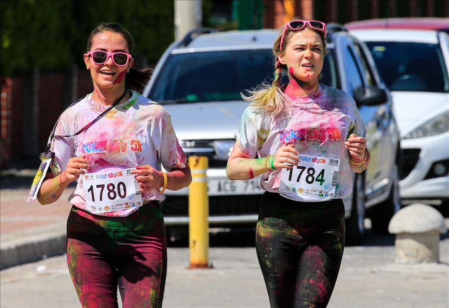 anadoluagency's tweet photo. [in photos] "Color Sky 5K" #running #festival in #Turkey's #Izmir 
https://t.co/985eVR0OvU https://t.co/V0ixntpXOF