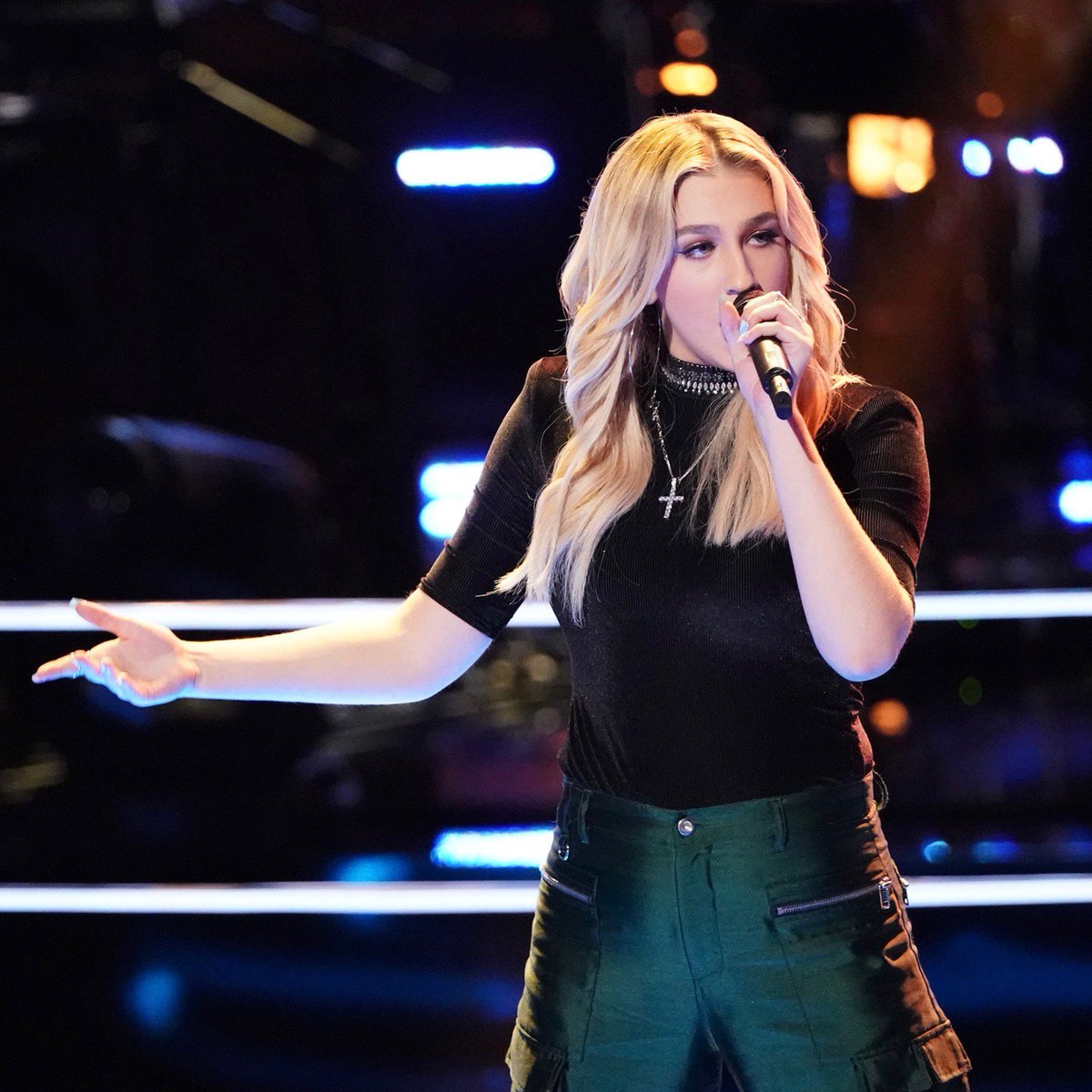 NBCTheVoice's tweet photo. .@presleytennant is taking on the #VoiceCrossBattles like a champ! 😍 Will she move on to the Top 24? ✨ https://t.co/jN6M9jKzcV