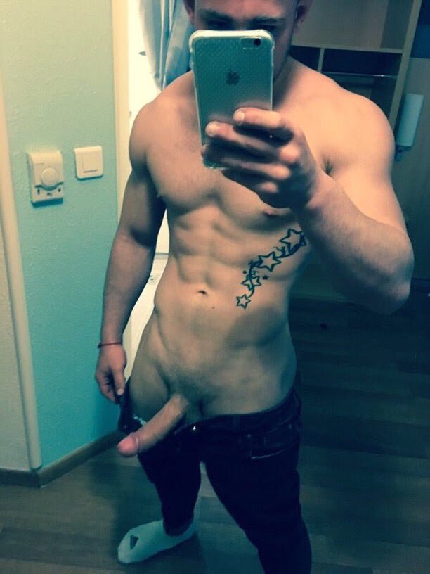 AlexDimitriCF's tweet photo. ¿Te gusta el rabo de @Alex_BlonndXXX? https://t.co/ZKbBpbeEGW