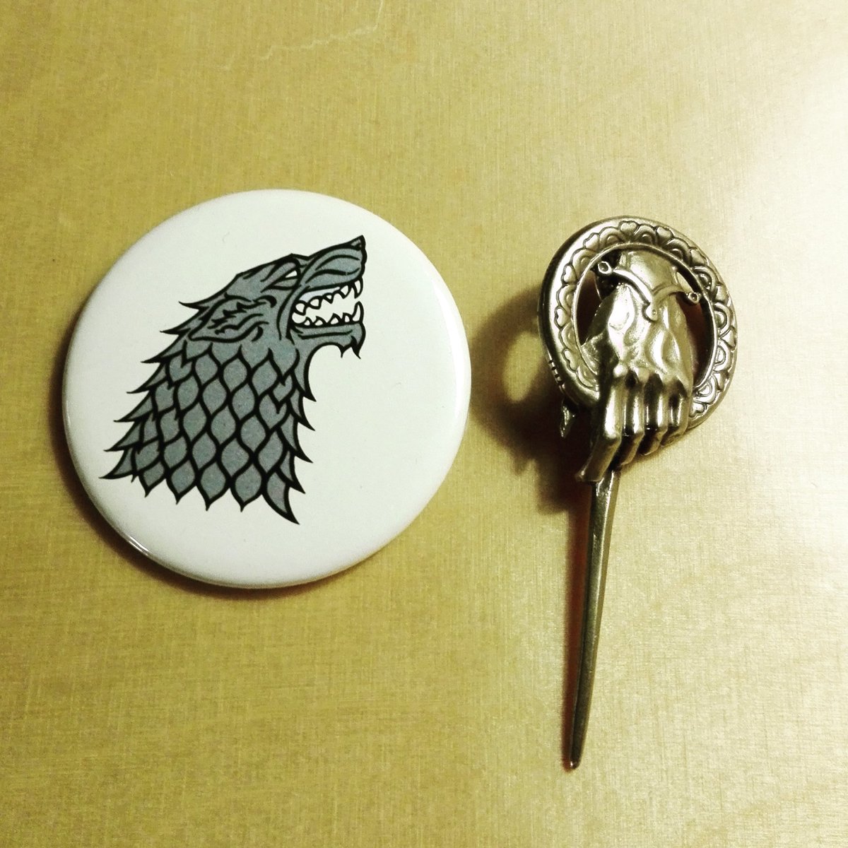 elisendastone's tweet photo. Sí, despiert@s. Aquí team Stark preparados. 
@GameOfThrones is coming! #thekingshand #weareStark #freakparty #GameofThrones #GameofThronesSeason8 
Acabo de hacer la porra. 
@GD_RNE el martes, de madrugada, os contaré cosicas sin spoilers. ¡Y habrá precuela! Hasta aquí puedo leer. https://t.co/qadLJkbdU4