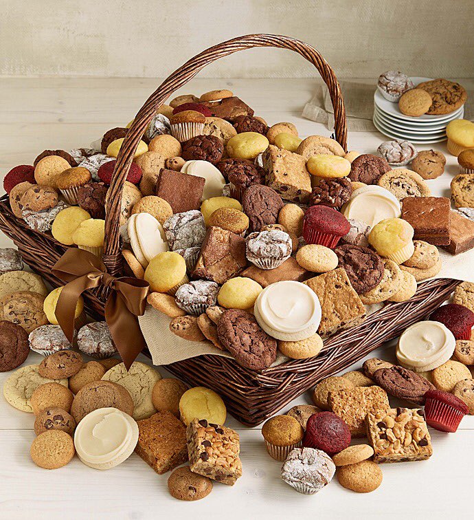 AmratYum's tweet photo. Get Bakery Baskets at reasonable Prices 🧁 only at yum yum Bakery #Sundayspecial #homedelivery #Spring #bakewithlove https://t.co/uQX3Z1RQn3