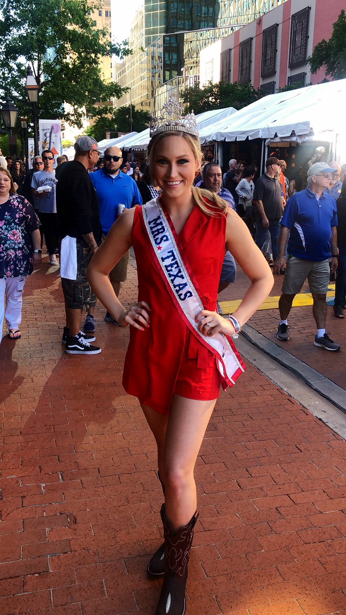 mainstreetarts's tweet photo. #MainSt2019 wouldn’t be complete without an appearance by @mrstexasamerica! Be sure to say hi! https://t.co/IFp2S8eTSS
