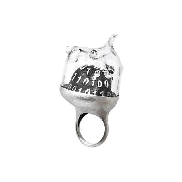 Jewelsinferment's tweet photo. #gioiellinfermento2018 #student section #artschool #ring by Fernando Haro from @easdvalencia #Jewellerydesign .
.
#comingsoon #2019competition prize thanks to @le_arti_orafe #intensivecourse #jewelleryschool
in #Florence #Firenze
.
#greatjob
#studiojewelry
#nextcall
#gioiell… https://t.co/yJYEdOk22o