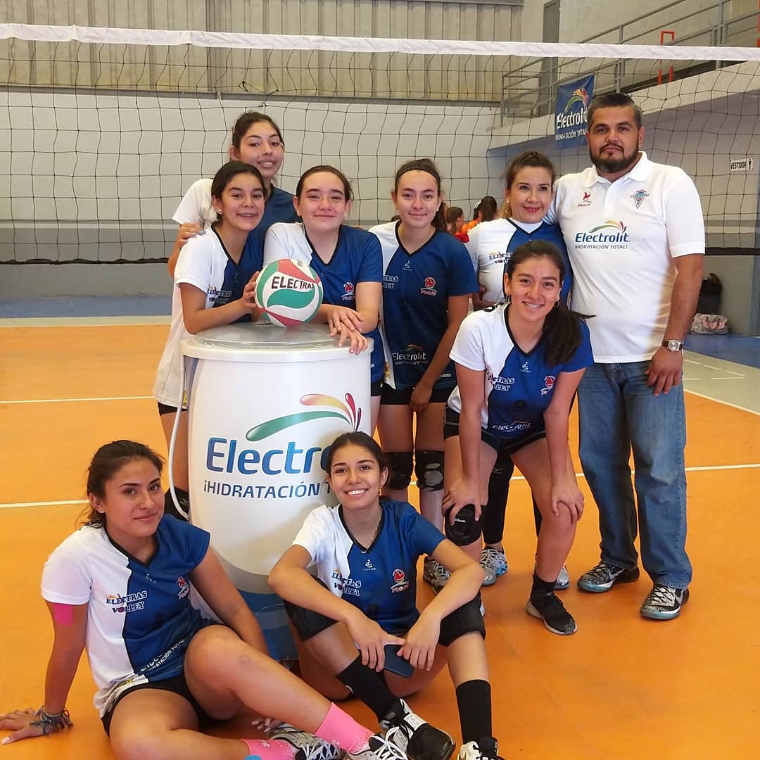 SMG_GALAN's tweet photo. Felicidades #Electrasvb por este triple triunfo el día de hoy, gracias #Ocotlan por recibirnos siempre bien.
Hoy #Electras llega a 31 victorias consecutivas sin derrota.
#FuerzaElectras @Electrolit @voleibolFMVB @FMVBvoleibol @DelaRosaDLR @PerduraMx @informador_JAL #volley https://t.co/BjSwTVfQlA