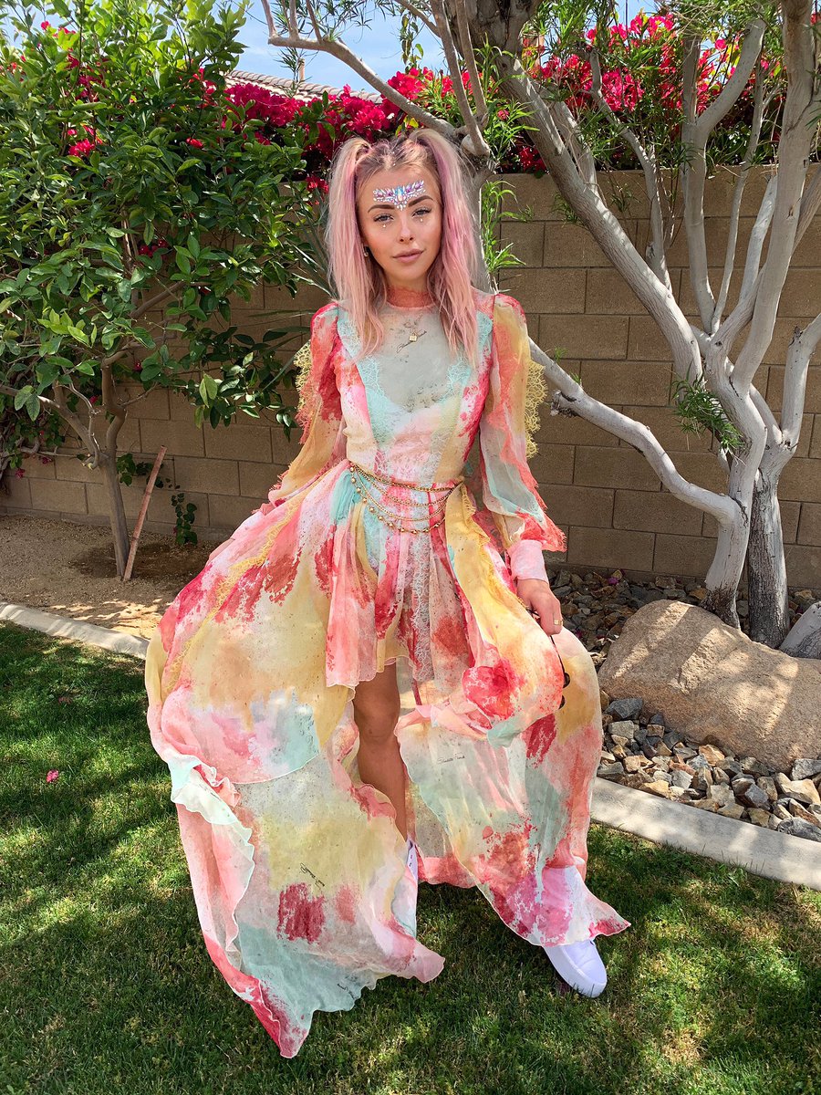 CorinnaKopf's tweet photo. fairy nice to meet you 🧚🏼‍♀️ https://t.co/YyKXpwnvyx