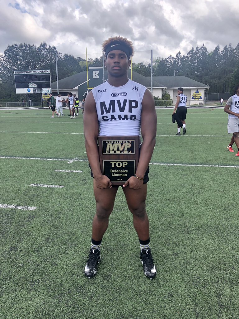 _kruck75_'s tweet photo. Had To Do It For The 706📍 Thank You @Mansell247 @ChadSimmons_ For Having Me Today!! #MVPCamp #TopDL @hartcountyfb https://t.co/HwEpd3wQeR