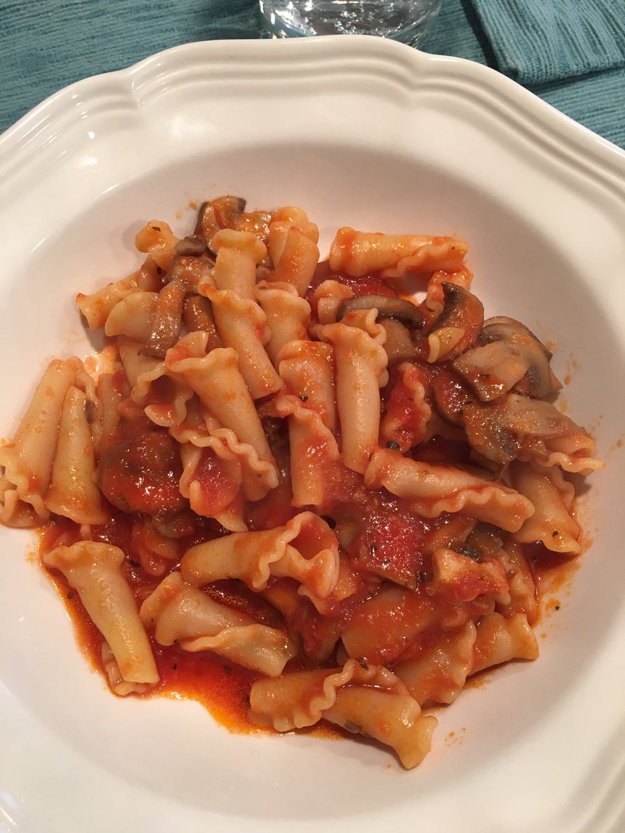 Kalebreath's tweet photo. Macaroni for days #vegan #veganitalian #veganwife #wifelife https://t.co/2bX63iY1qz