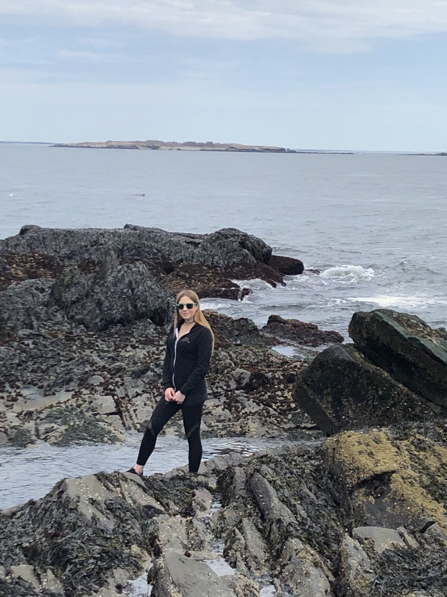 WeatherbeeJill's tweet photo. #Maine #Adventures #Ocean #Fortwilliams #Portlandlighthouse #Pretty #Hike #Climb #Fellonmyass 😂 https://t.co/S7RhUcEDSK