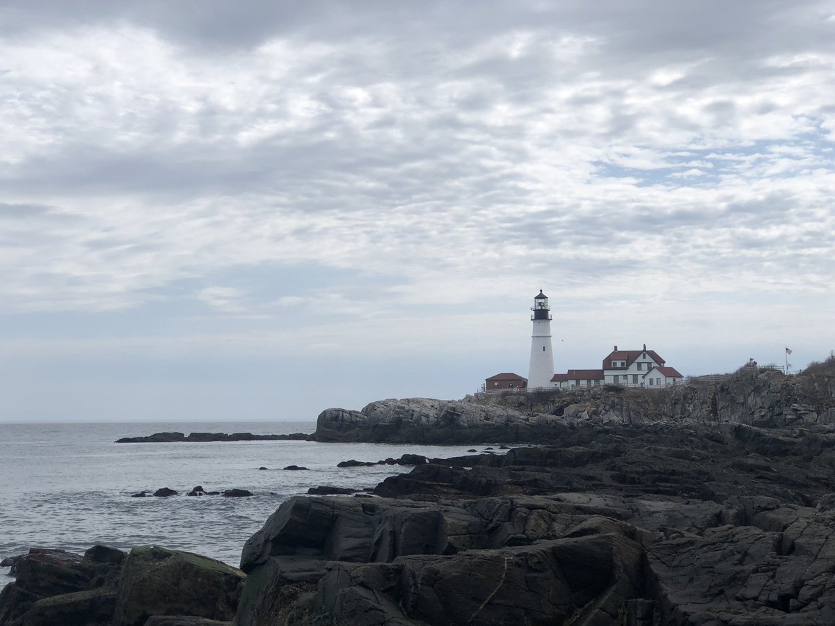 WeatherbeeJill's tweet photo. #Maine #Adventures #Ocean #Fortwilliams #Portlandlighthouse #Pretty #Hike #Climb #Fellonmyass 😂 https://t.co/S7RhUcEDSK