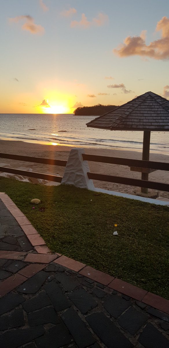 geesally's tweet image. #firstsunset #holiday #stlucia #sandals #BeautifulWorld #lucky