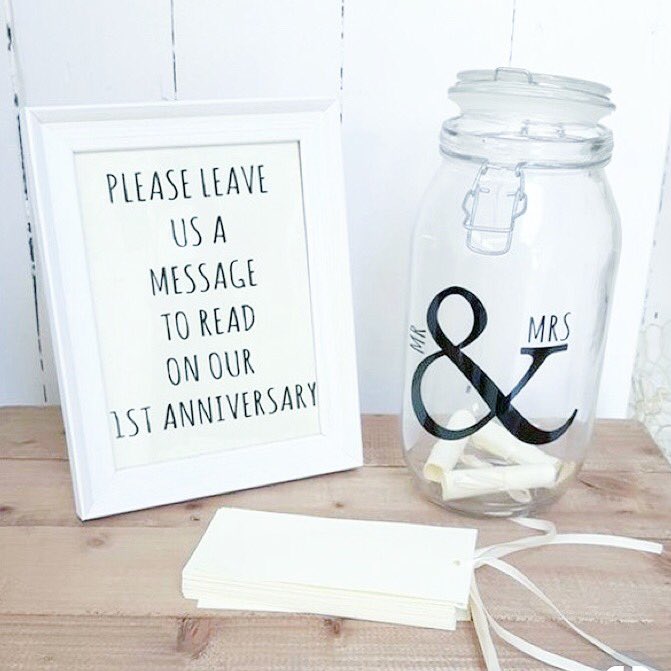 How cute, a little DIY for your guests for a change! What kind of message would you leave me? 😋 #diy #wedding