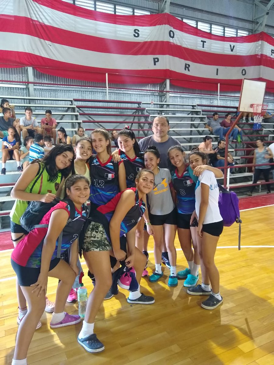 MuniElisa's tweet photo. 🏐DEPORTE | COPA INDUNOR🏆
➡️En la localidad de Presidencia de la Plaza se desarrolló el Torneo #INDUNOR.
➡️De este torneo participaron los equipos Sub 13 femenino y masculino, y el Sub 15 femenino del Club Deportivo Municipales de Colonia Elisa. https://t.co/SVgBT2NSlj