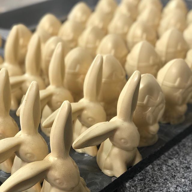 ~ White EASTER ~ .
🐇 C O N E J I T O S 🐇
.
.
.
#compañiadechocolates #comerico #pascuas #felicespascuas #conejosdechocolate bit.ly/2IxXT4k