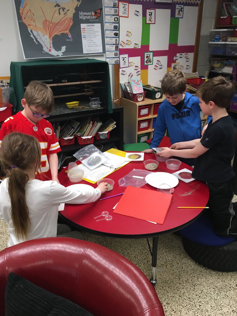 baltes_s's tweet photo. Young geologists sorting rocks by the property of size. #NHTribe ⁦@SaraBaltes⁩ https://t.co/IppInEmh8T