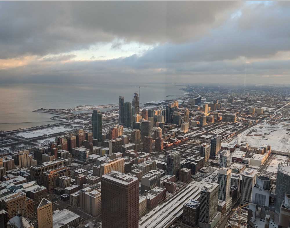 Winter returns to Chicago in April: over 1,000 flights canceled, 3,200 homes left with no power, over 50 crashes reported - mychinews.com/news/winter-re…