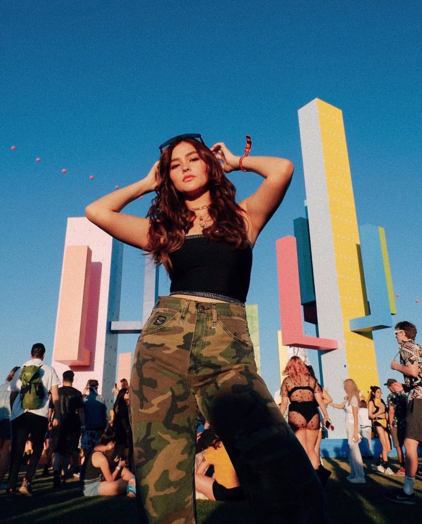 lizquenvibe's tweet photo. Serving looks at Coachella ✨ https://t.co/KjR1pUrIgy