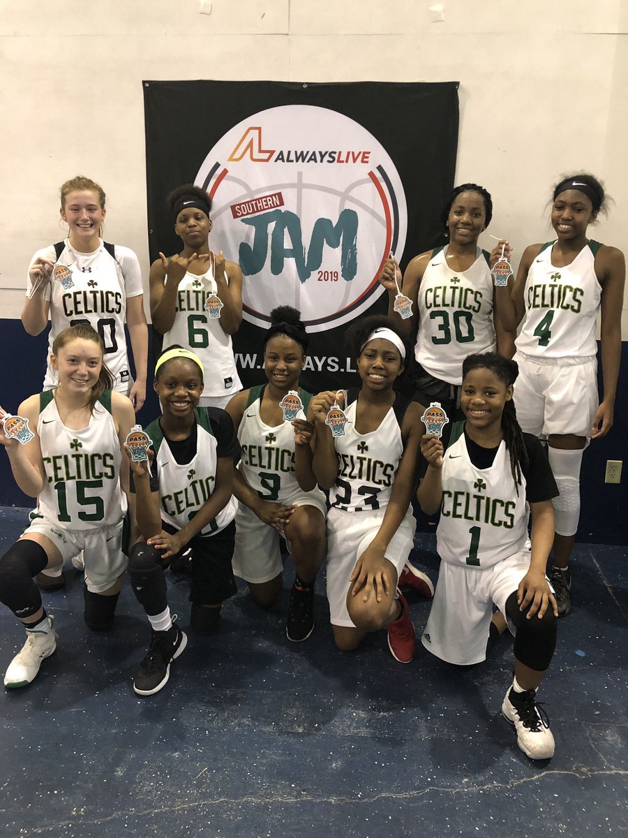 wpceltics2024's tweet photo. Team Nard Celtics WHITE 🍀UNDEFEATED CHAMPS 14u🍀 PASS Southern Jam 2019 #celticsproud #Celticsshining #riseabovetherest #gameonanotherlevel
#Celticsway #thisiswhatwedo #girlsgrindin #basketball #hoopers @southernjamusa @alwaysliveusa @insiderexposure https://t.co/4gHbJo789M