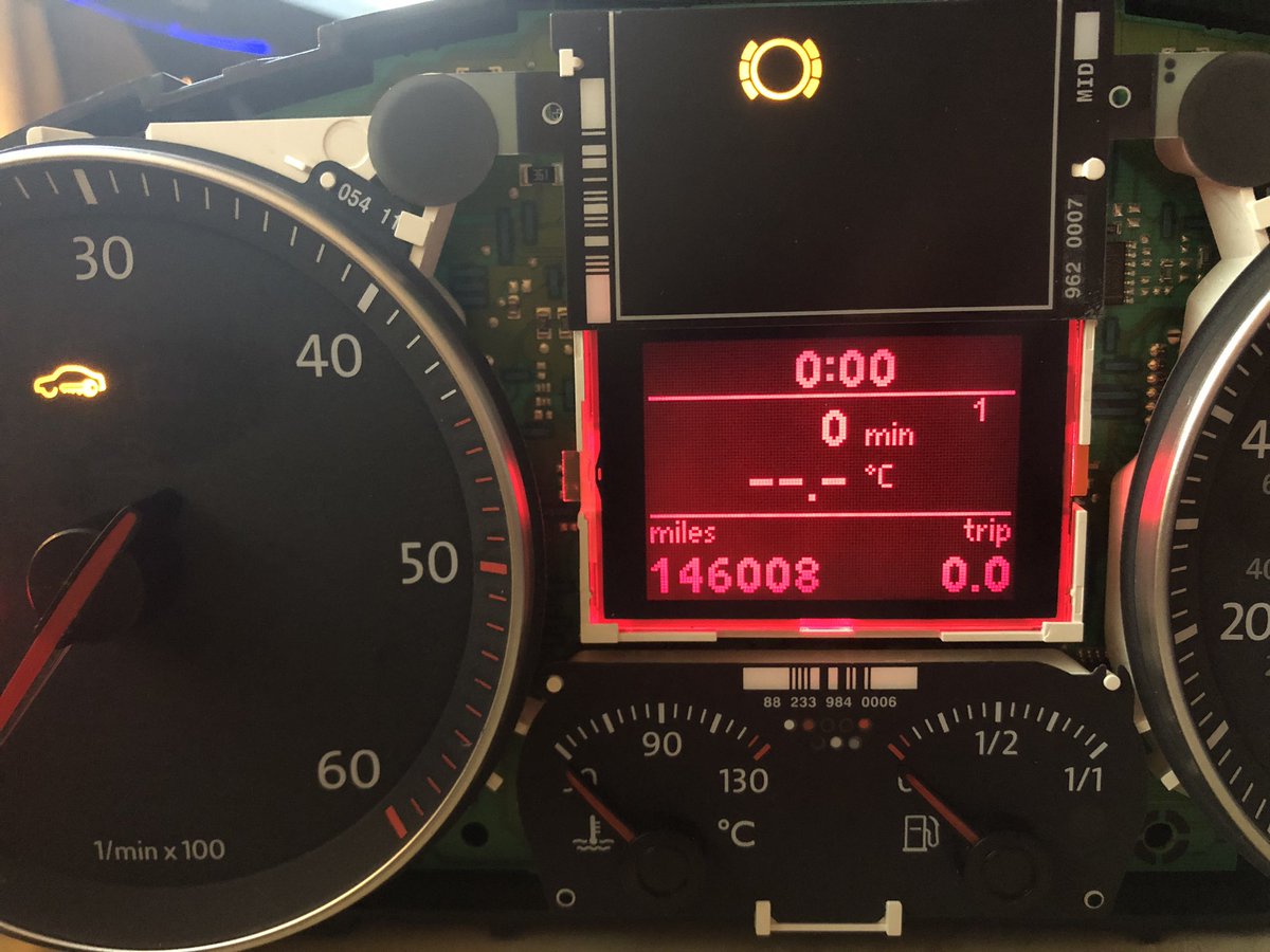 _GarethP's tweet image. Finally made some progress with the instrument cluster I picked up a couple of months back! Coolant and brake fluid pins connected to ground vs not connected. #carhackvillageuk #carhacking