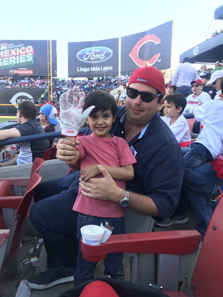 JesseSanchezMLB's tweet photo. Raul Gonzalez, 4, just caught one of Yasiel Puig’s batting gloves. He’s a baseball fan for life now. #MexicoSeries https://t.co/lYbIQVPkPo