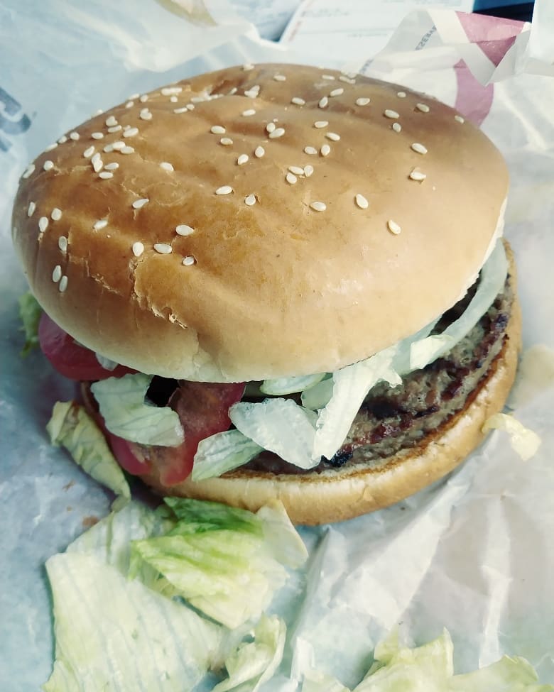 ChrisIsHCFest's tweet photo. It is 2019 and I am eating at Burger King for the first time in at least 22 years. We live in a time where veganism is becoming insanely accessible and y'all are running out of excuses. The Impossible Whopper is unreal. https://t.co/qdB39LlZu6