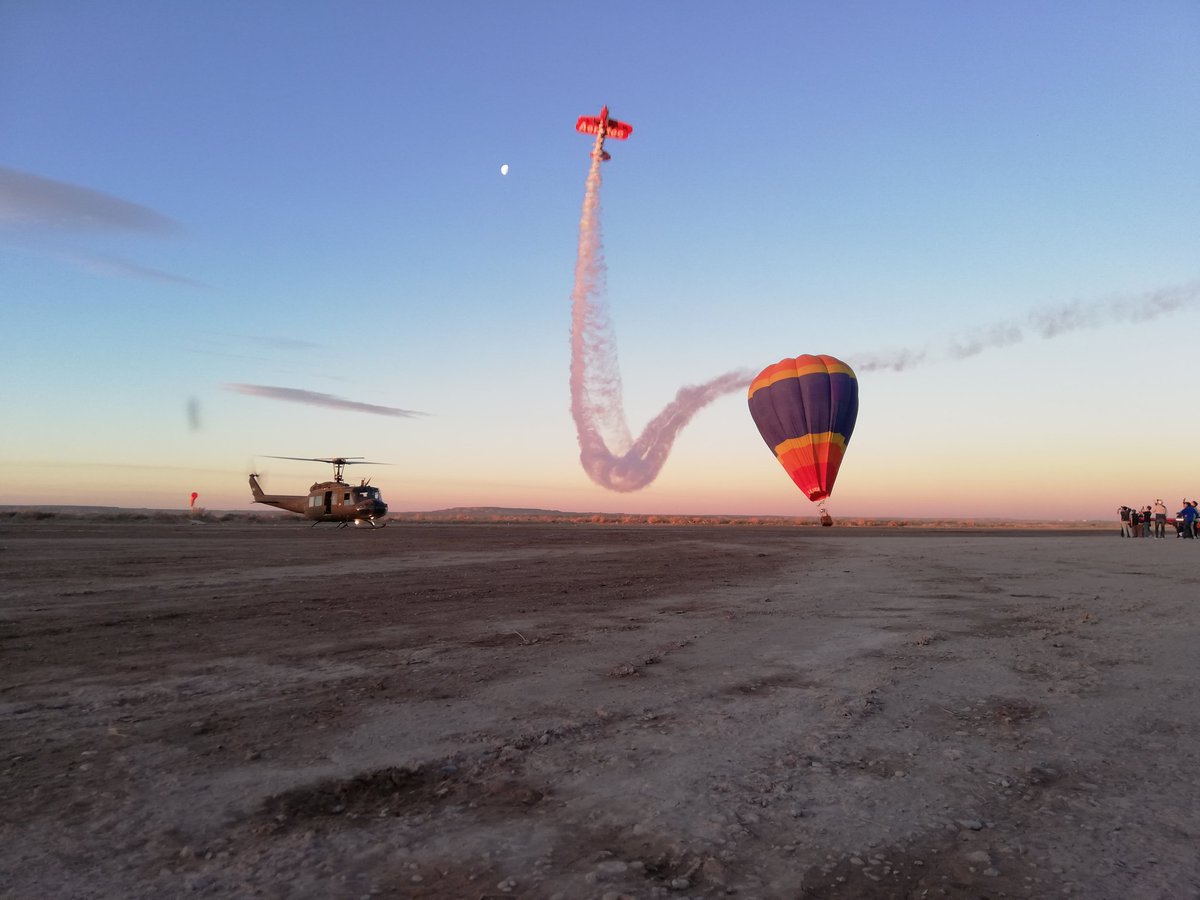 HANGARX's tweet photo. Tremenda tarde a puro vuelo en el #ShowAereoAllen #AllenVuela2019 un verdadero #FiestonAeronautico https://t.co/abDJEGoWbc