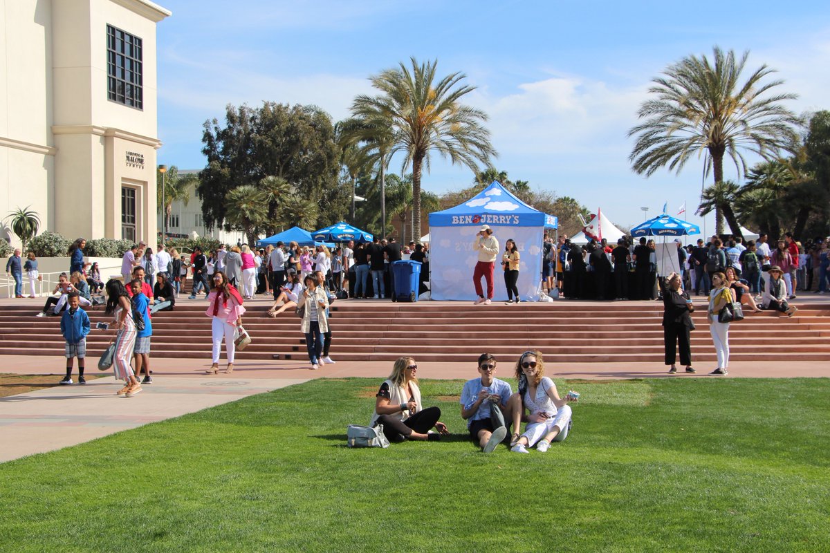 LMUAdmission's tweet photo. #LMUPreviewDay 2019 is wrapping up on Regents Terrace with Ben & Jerry's ice-cream and some sweet beats by LMU's premier a cappella group Notetorious! π¦πΌ
#LMU #LMU23 https://t.co/EsmpppOR0o