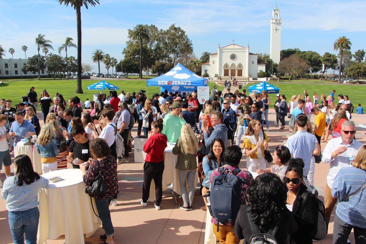 LMUAdmission's tweet photo. #LMUPreviewDay 2019 is wrapping up on Regents Terrace with Ben & Jerry's ice-cream and some sweet beats by LMU's premier a cappella group Notetorious! π¦πΌ
#LMU #LMU23 https://t.co/EsmpppOR0o