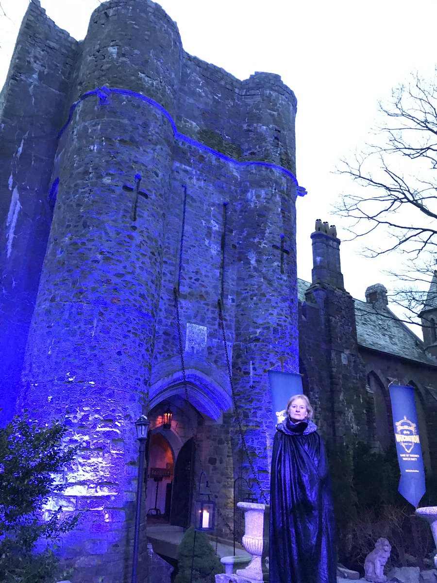 stevegarfield's tweet photo. #GameOfThrones #XfinityWatchathon Watch Party https://t.co/ITqw66fpGU