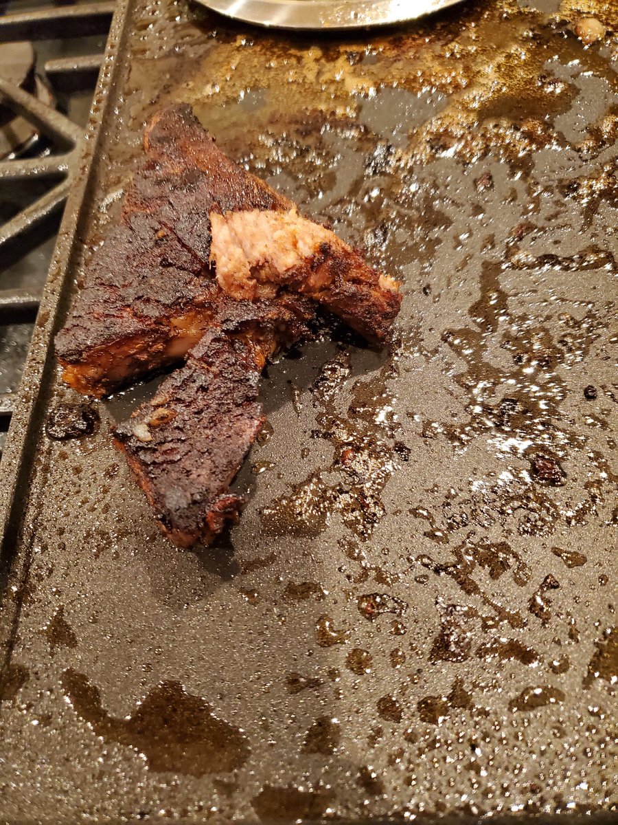 UrAddiction007's tweet photo. @GordonRamsay Ribeye steak is so good on the skillet. https://t.co/ZFOPjPmqQU