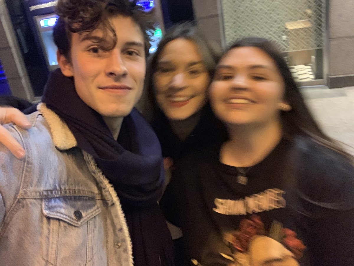 sunrisemanon's tweet photo. Passé la soirée avec Shawn dans un pub ✌🏻❤️❤️#ShawnMendesTheTourDublin https://t.co/2ageMCArq6