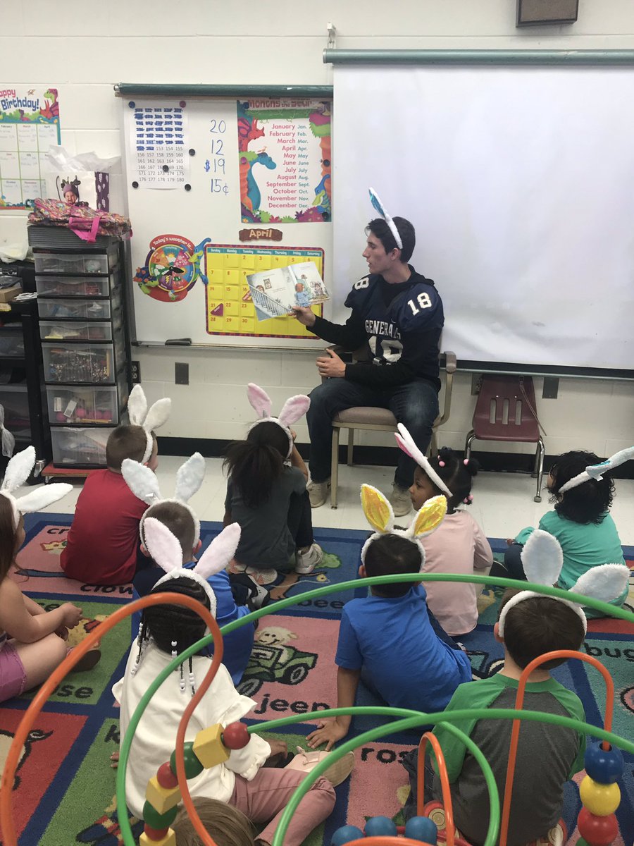DBroggin's tweet image. Want to send a big “THANK YOU” to Brookneal Elementary for allowing the 🚾🏈 program to come down and read to their students. It was also a pleasure putting together their Easter Egg Hunt! #DifferentTeam #Invested @JordanY70883818 @JuniorSolorio7