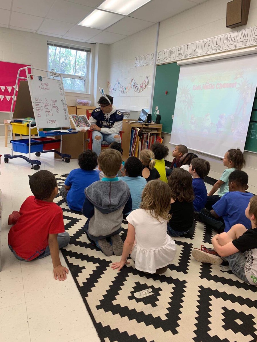 DBroggin's tweet image. Want to send a big “THANK YOU” to Brookneal Elementary for allowing the 🚾🏈 program to come down and read to their students. It was also a pleasure putting together their Easter Egg Hunt! #DifferentTeam #Invested @JordanY70883818 @JuniorSolorio7
