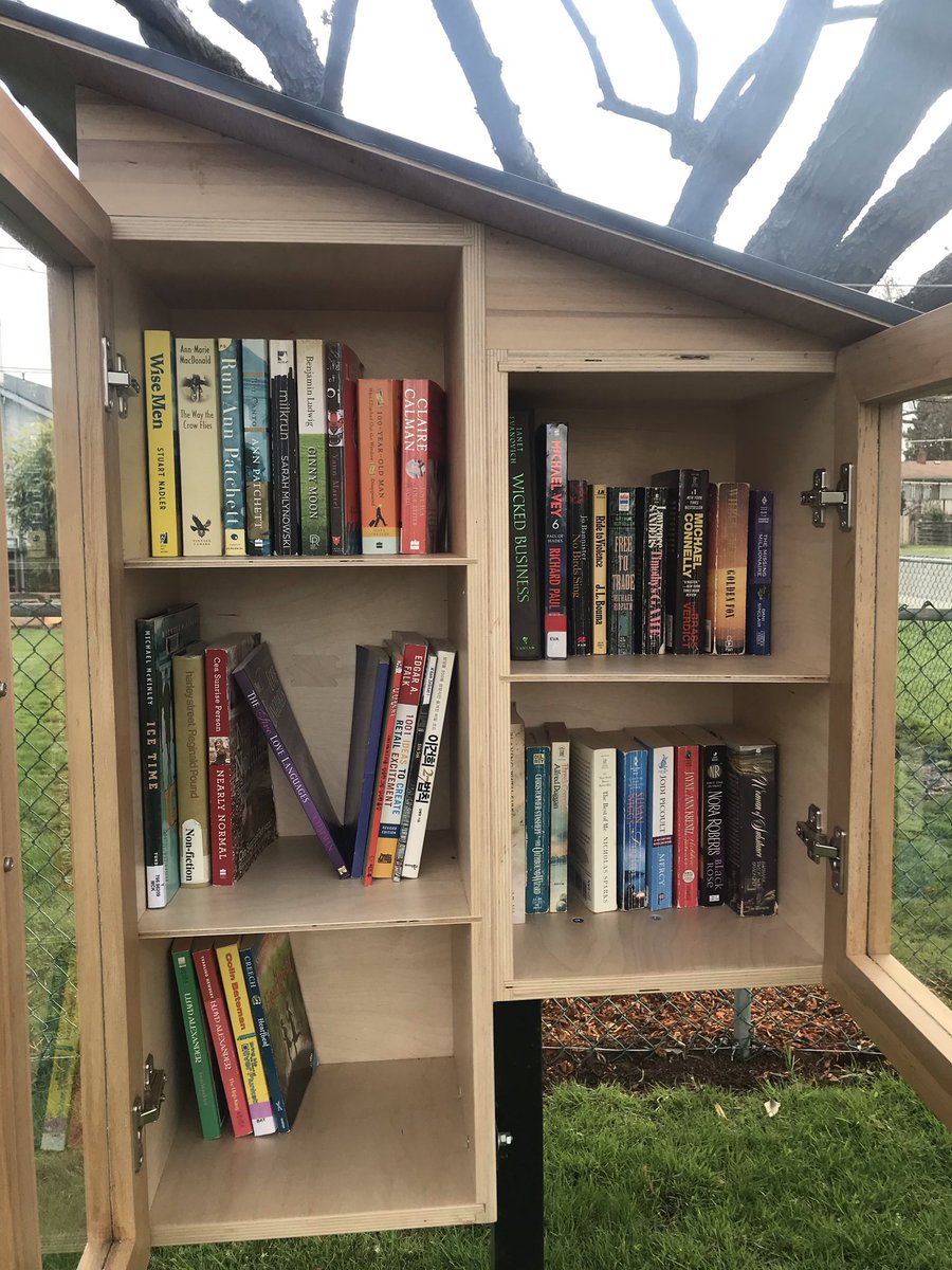 KingsleyLfl's tweet photo. Sunday #shelfie 

#littlefreelibrary #saanich #yyj https://t.co/8GyqUPAA3c