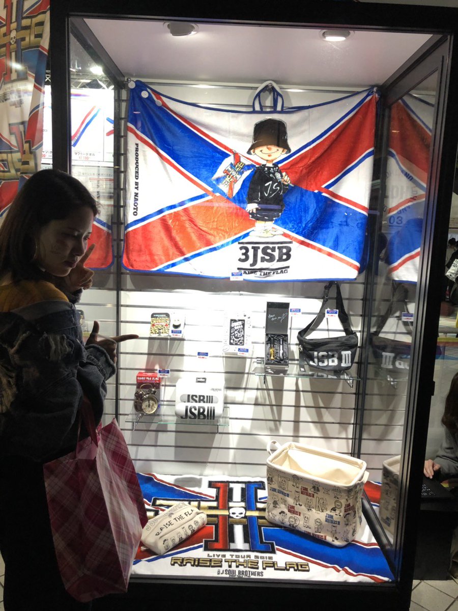 seramu_ldh's tweet photo. 4.13☞RAISE THE FLAG
久々の三代目のライブ。初日行ってきました。
アルファベット席で過去１近くて、
めっちゃ間近で拝めてかっこよすぎた。
ゆりなに会えたの嬉しかった。
17歳最後の日に良い思い出をありがと。 https://t.co/ASqIFbI1jS