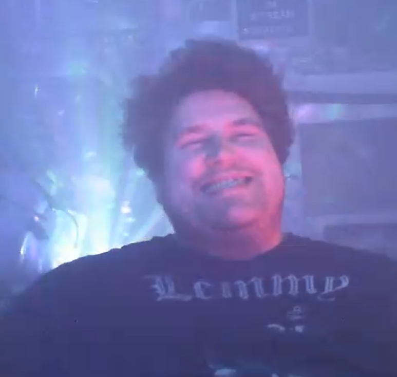 FliegenTv's tweet photo. ich, wenn ich auf die post von der @BLM_Bayern warte #DrecheStreamt https://t.co/aNjG5sVMwa