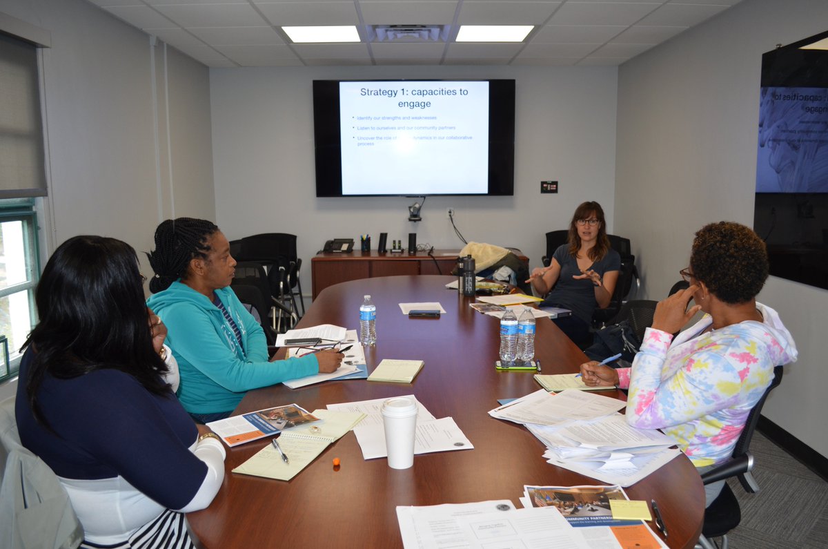 Dr. Amanda McClain discussed strategies to bring together community partners for implementation of school-based nutrition programming and provided real-world examples. <a href="/amandacmcclain/">Amanda C. McClain 🥕🚴🏽‍♀️🍫☕️🥃</a>