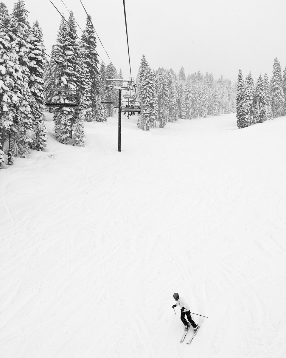 workhardtravel's tweet photo. Winter is...over!! Good-bye snow. Last day on the slopes. #skiing https://t.co/qFoNHI9ips