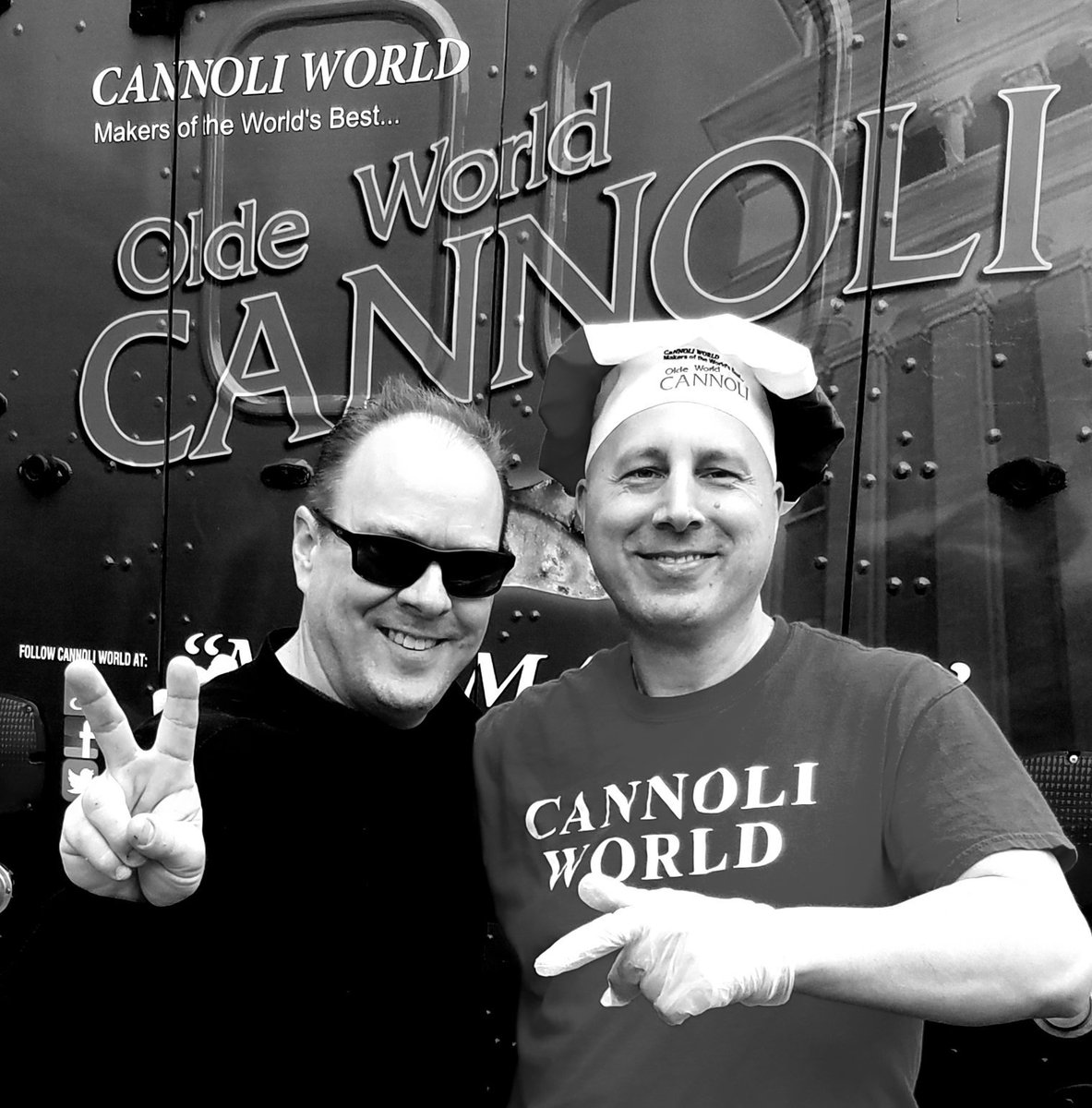 UncorkedRemarks's tweet photo. It was a pleasure to finally meet this fine gentleman in person. Grazie Mille, Tony! #Cannoli master. #Manayunk #foodtruck #Philly #PhillyEats #foodie #firsttweetof2019 #Imback https://t.co/3VjLGENyOG